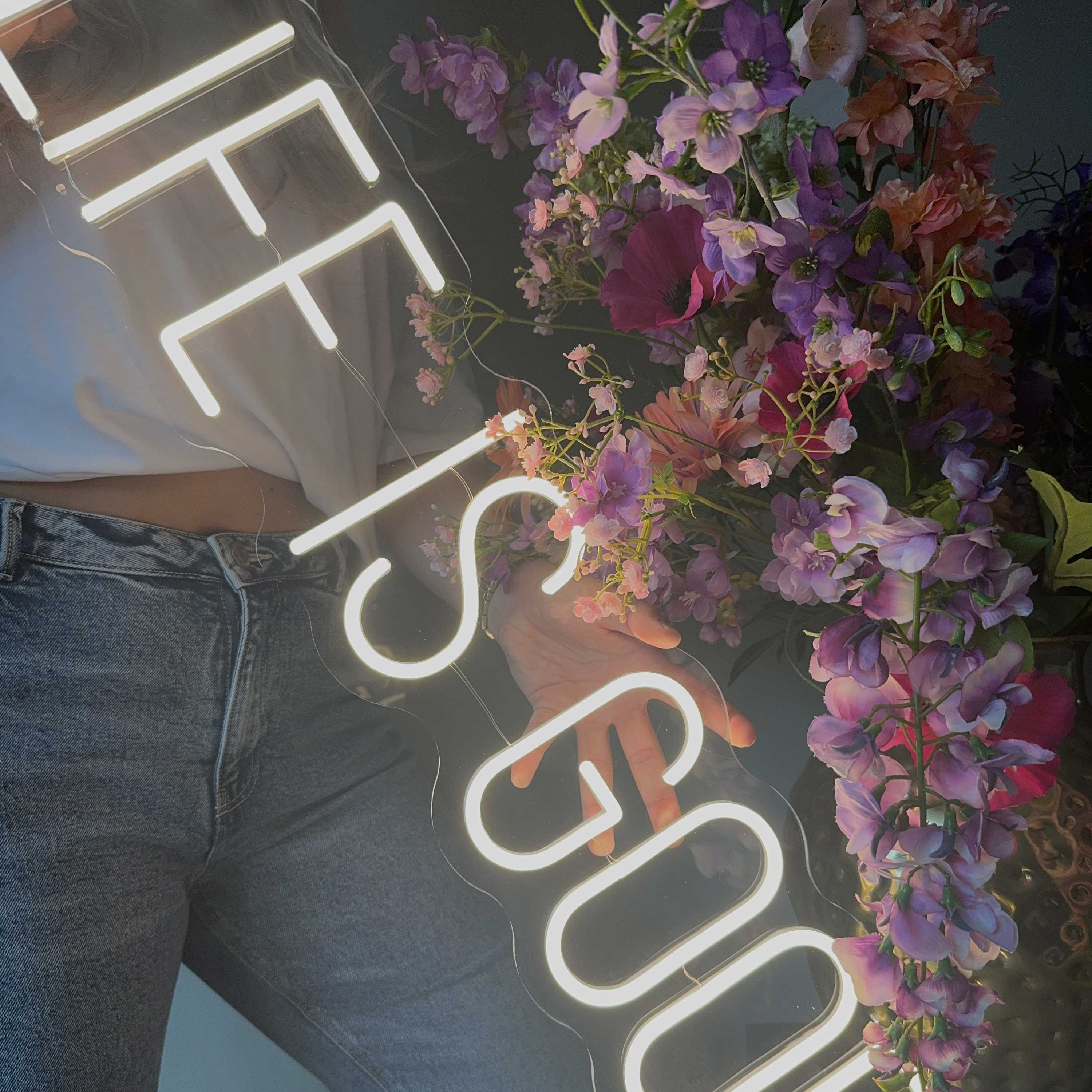 Neon Schild Life is good