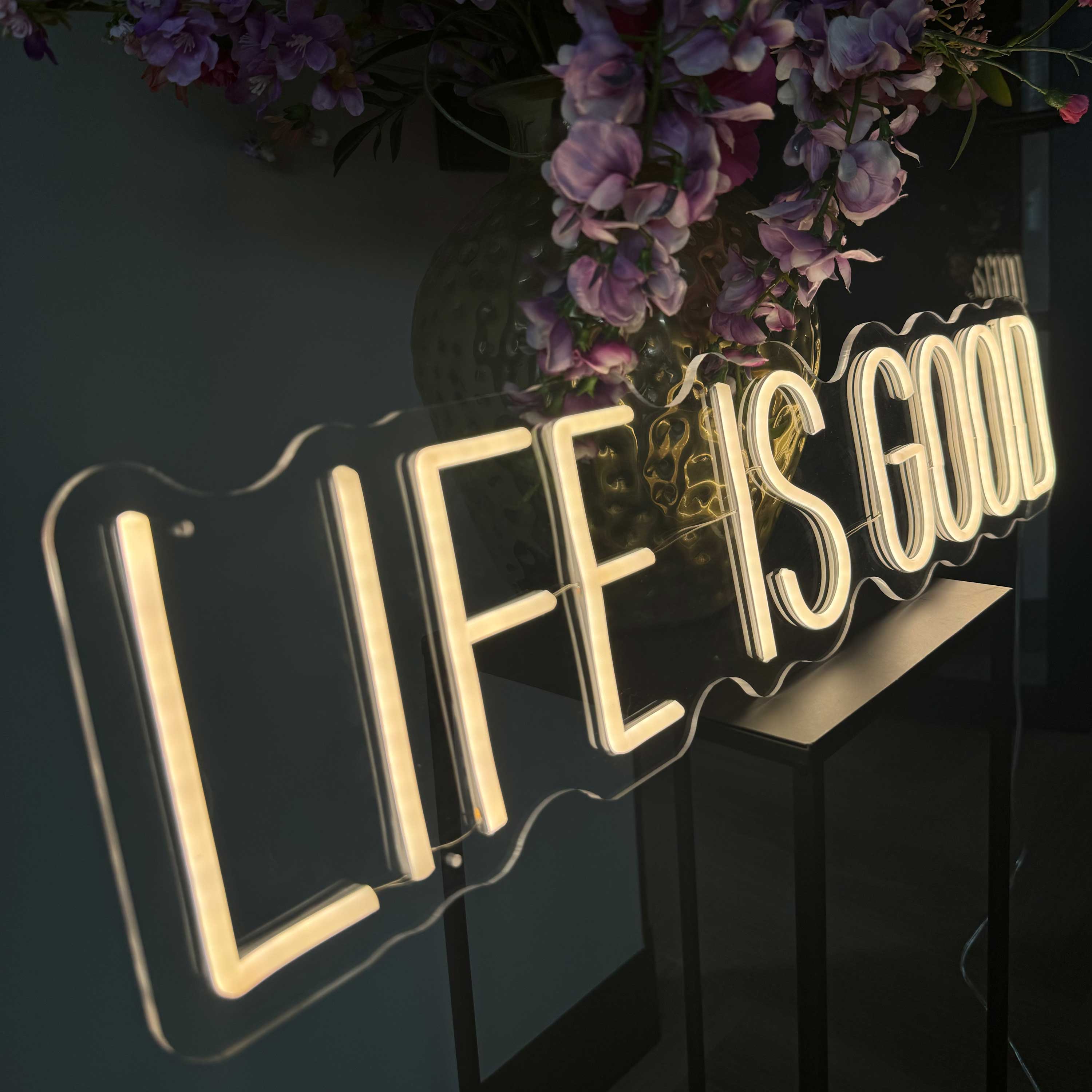 Neon Schild Life is good